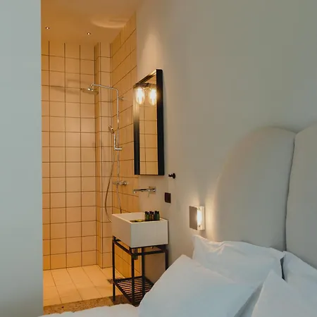 Hotel Plexi Space