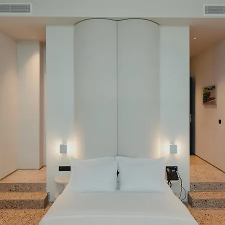 Plexi Space فندق *