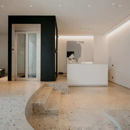 Plexi Space أثينا
